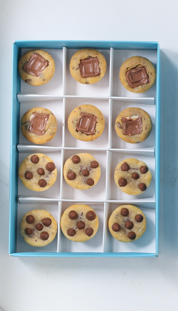Mix Milk chocolate and Kinder Cup Cookies – 12 Pieces